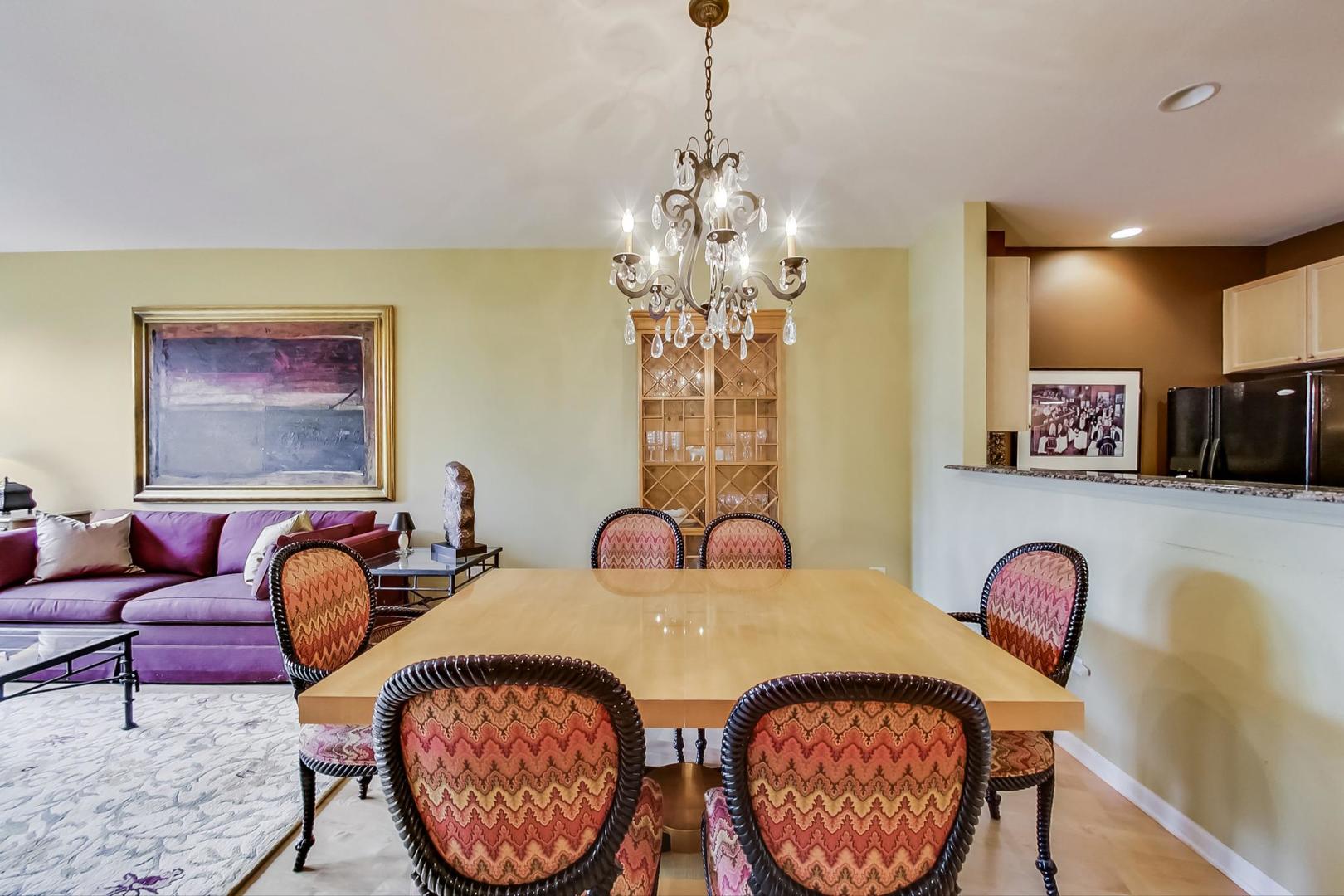 7742 North Sheridan Road, Unit 1L Chicago, IL 60626 - Photo 13 of 40 a very nice looking dining room with furniture