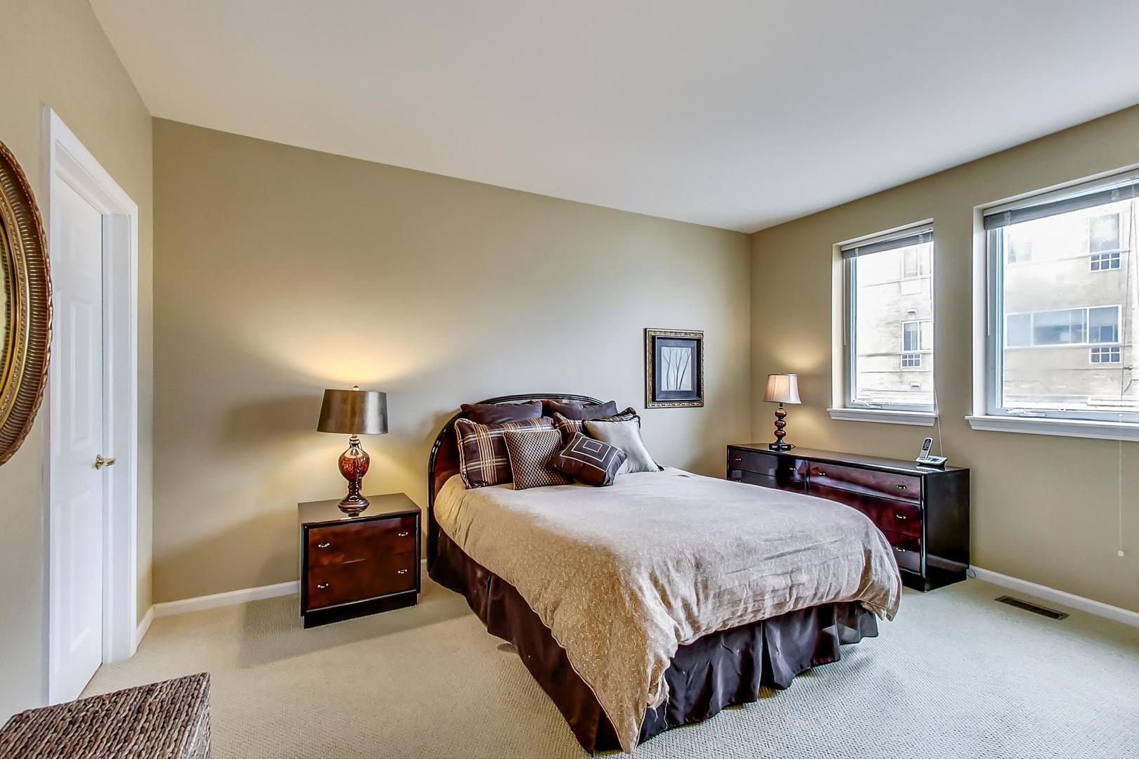 7742 North Sheridan Road, Unit 1L Chicago, IL 60626 - Photo 17 of 40 a bedroom with a bed and a window