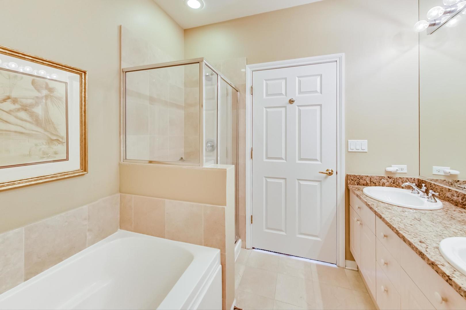 7742 North Sheridan Road, Unit 1L Chicago, IL 60626 - Photo 22 of 40 a bathroom with a tub sink and mirror