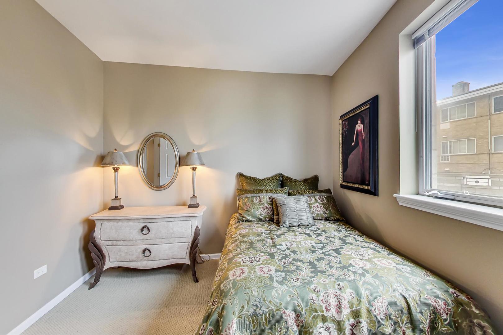 7742 North Sheridan Road, Unit 1L Chicago, IL 60626 - Photo 25 of 40 a bedroom with a bed and large window