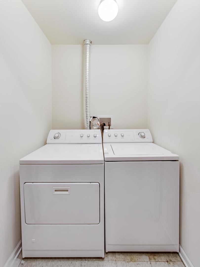 7742 North Sheridan Road, Unit 1L Chicago, IL 60626 - Photo 32 of 40 a utility room with dryer and washer