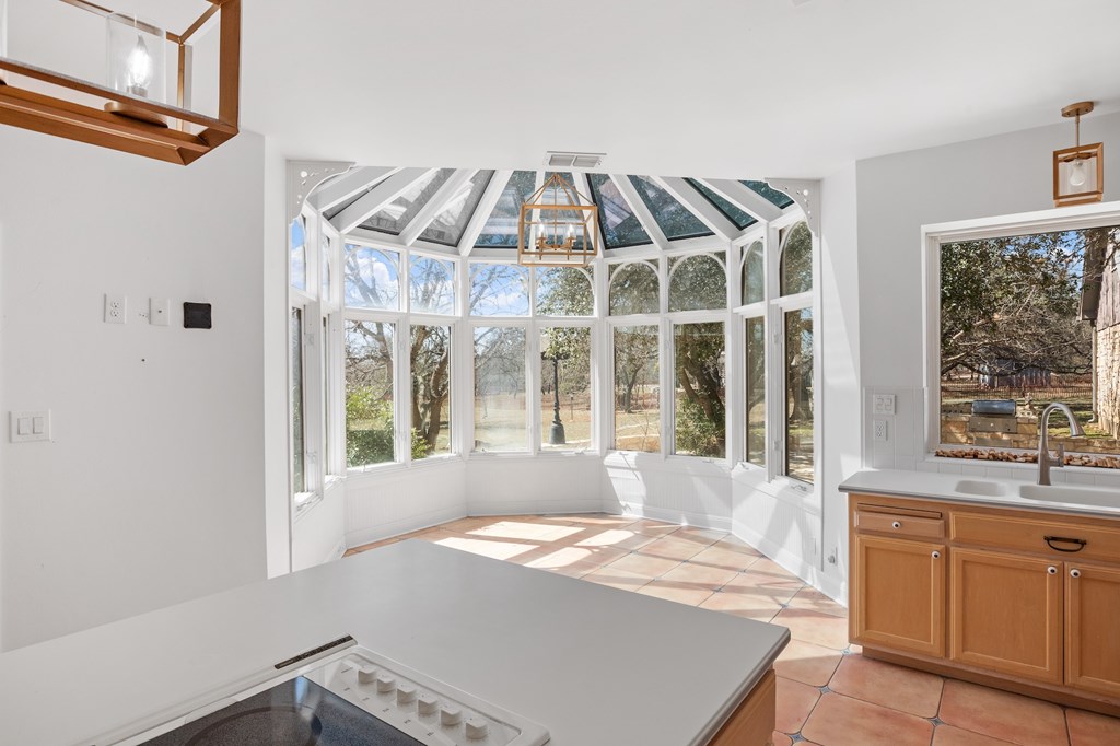 352 Pfeiffer Road Fredericksburg, TX 78624 - Photo 15 of 65