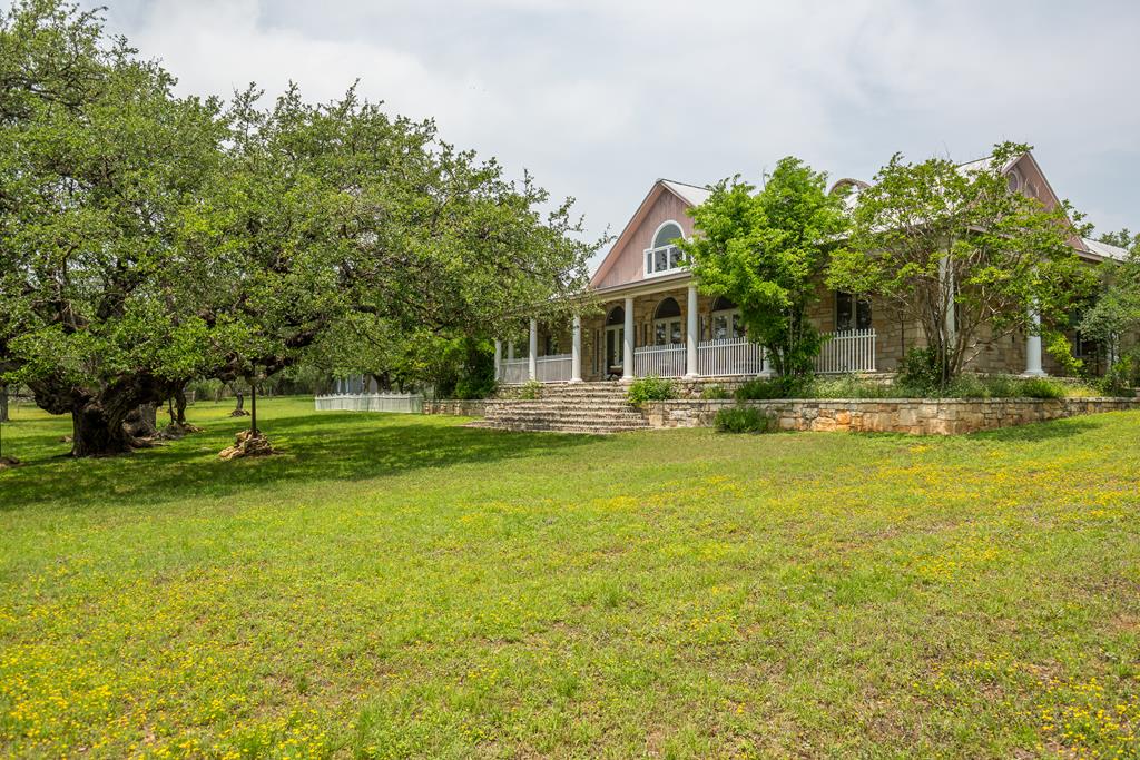 352 Pfeiffer Road Fredericksburg, TX 78624 - Photo 3 of 65