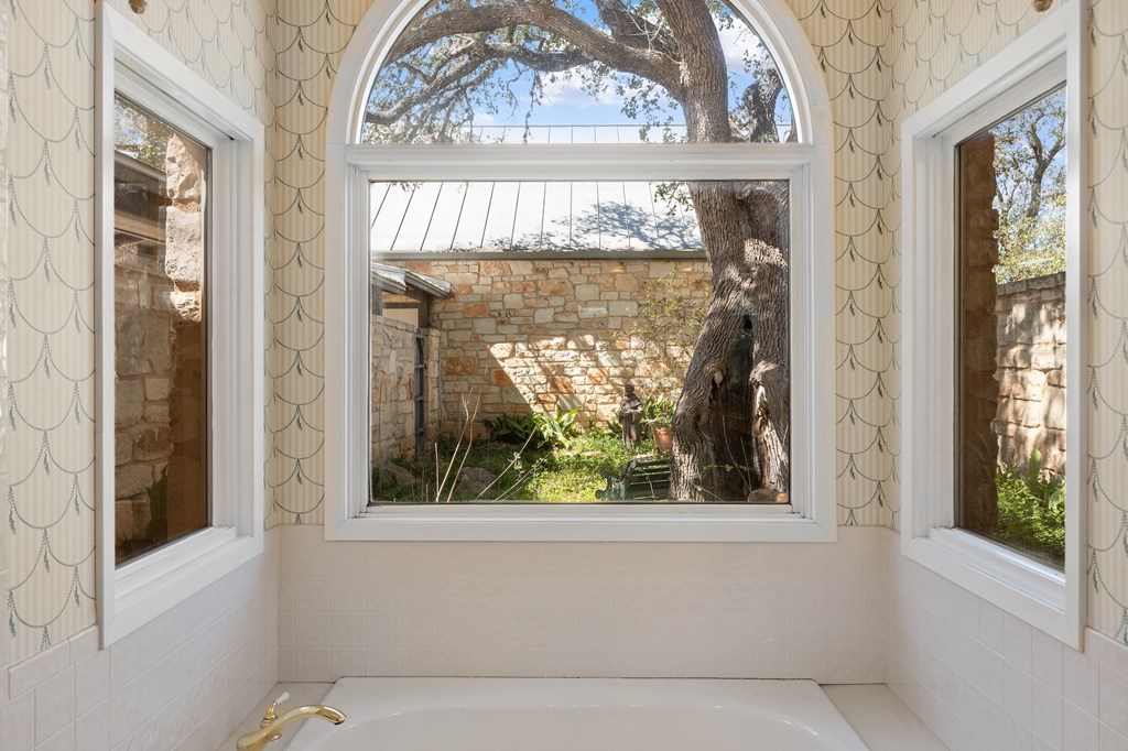 352 Pfeiffer Road Fredericksburg, TX 78624 - Photo 33 of 65