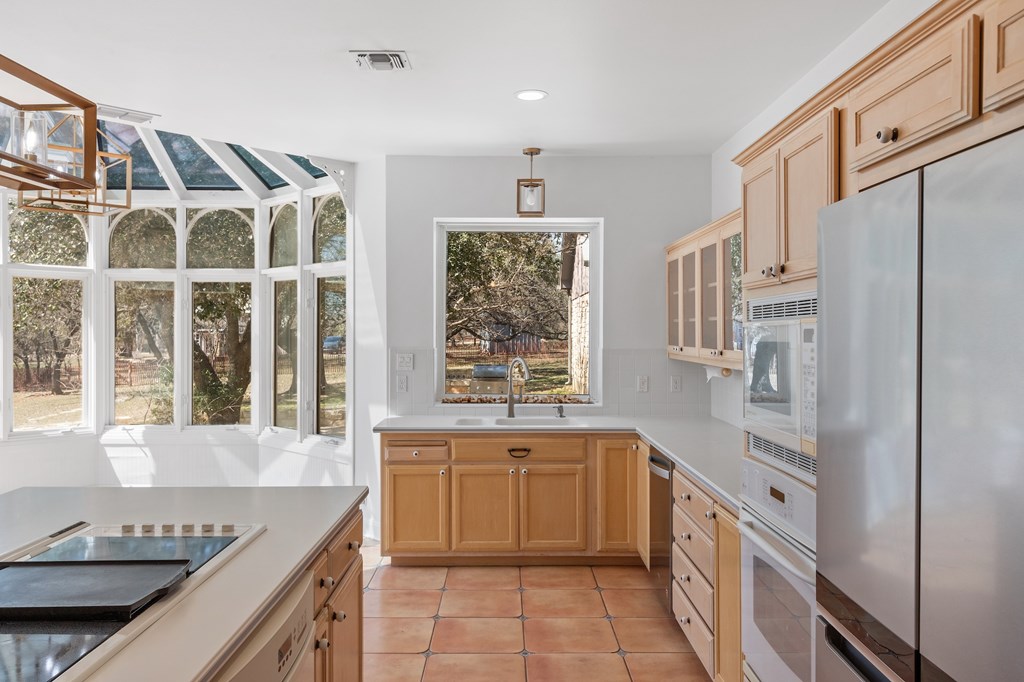 352 Pfeiffer Road Fredericksburg, TX 78624 - Photo 5 of 65