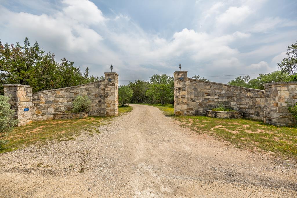 352 Pfeiffer Road Fredericksburg, TX 78624 - Photo 63 of 65