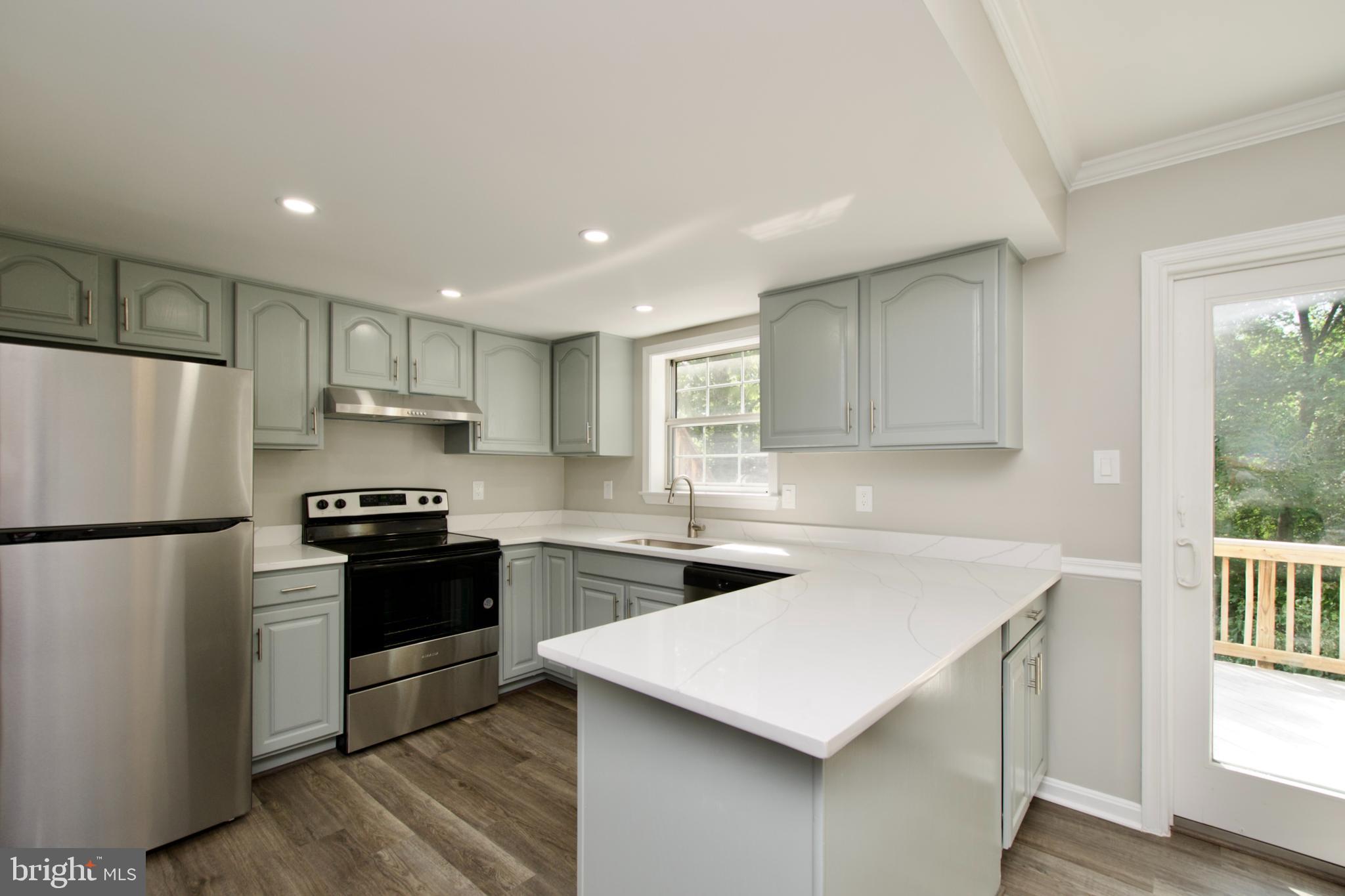 5735 Mason Bluff Drive Burke, VA 22015 - Photo 12 of 43 Kitchen