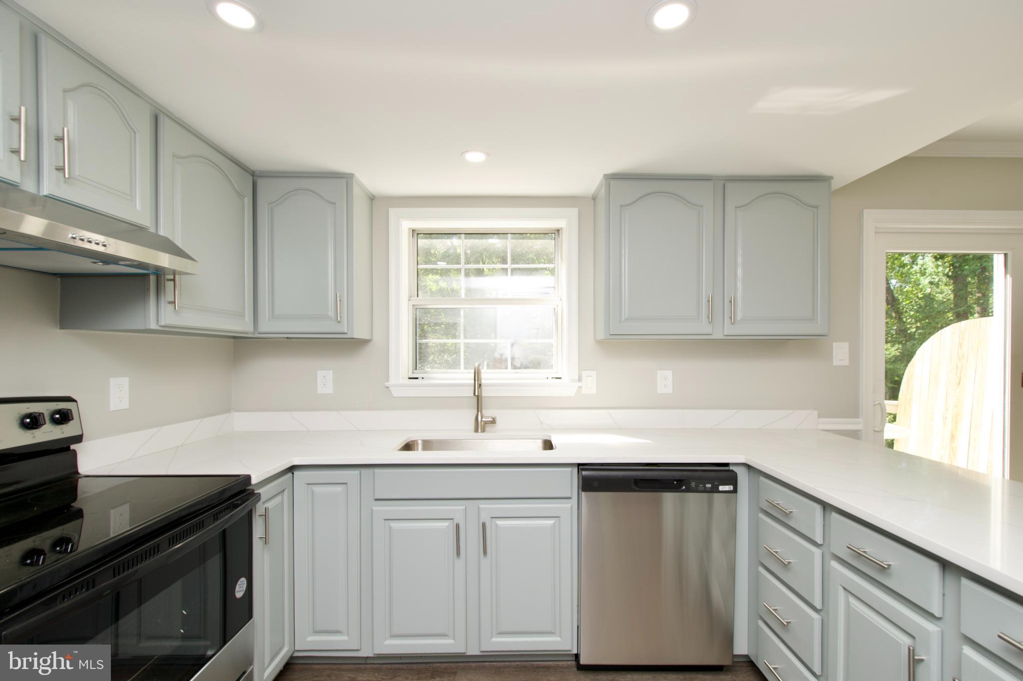 5735 Mason Bluff Drive Burke, VA 22015 - Photo 13 of 43 Kitchen