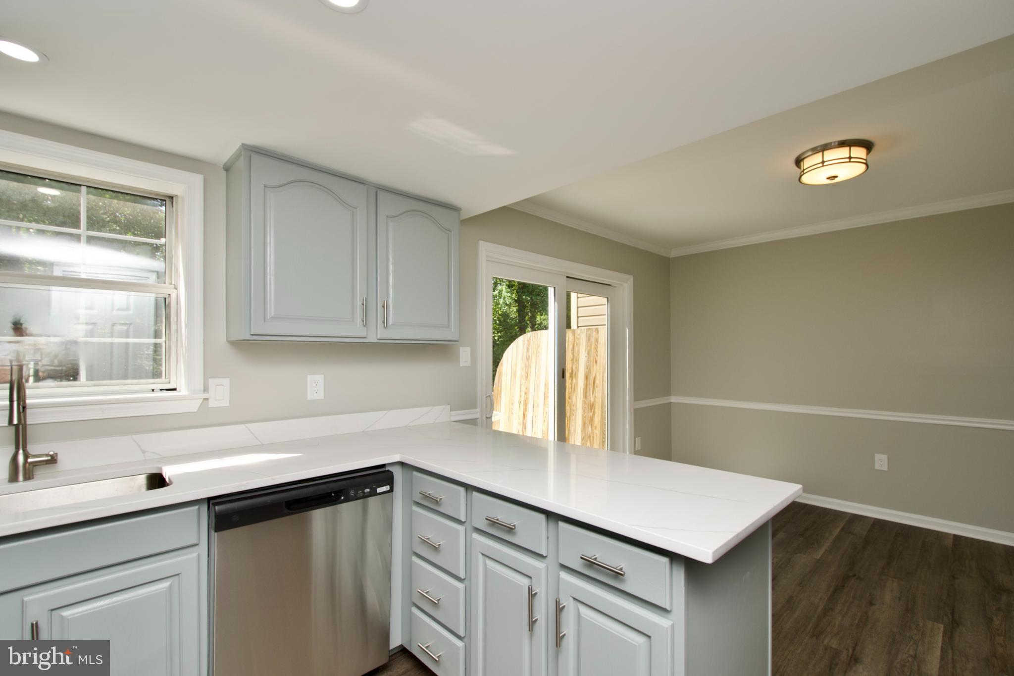 5735 Mason Bluff Drive Burke, VA 22015 - Photo 14 of 43 Kitchen
