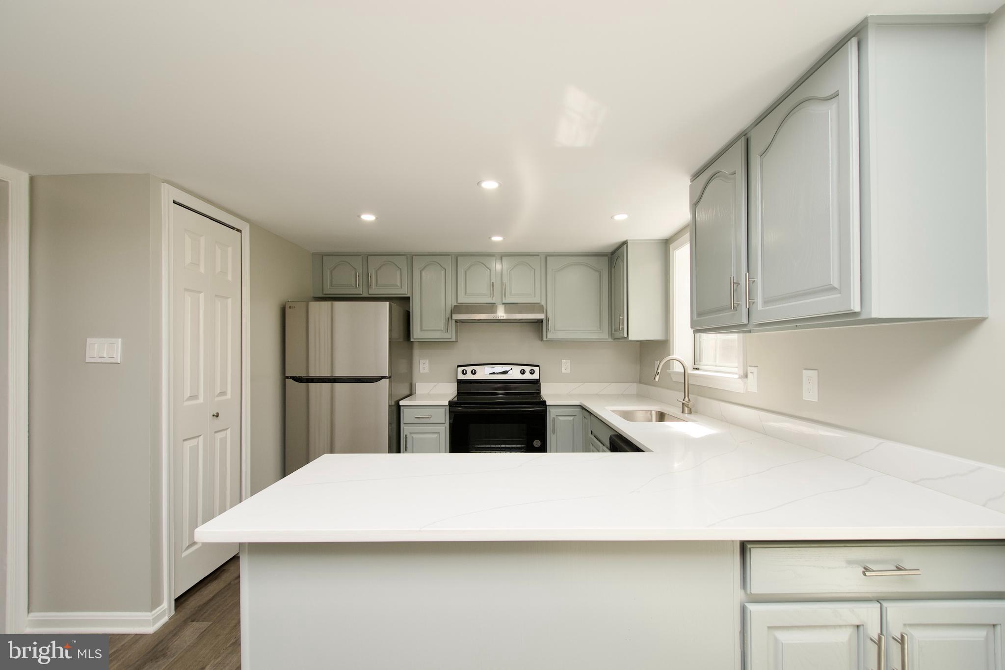 5735 Mason Bluff Drive Burke, VA 22015 - Photo 16 of 43 Kitchen