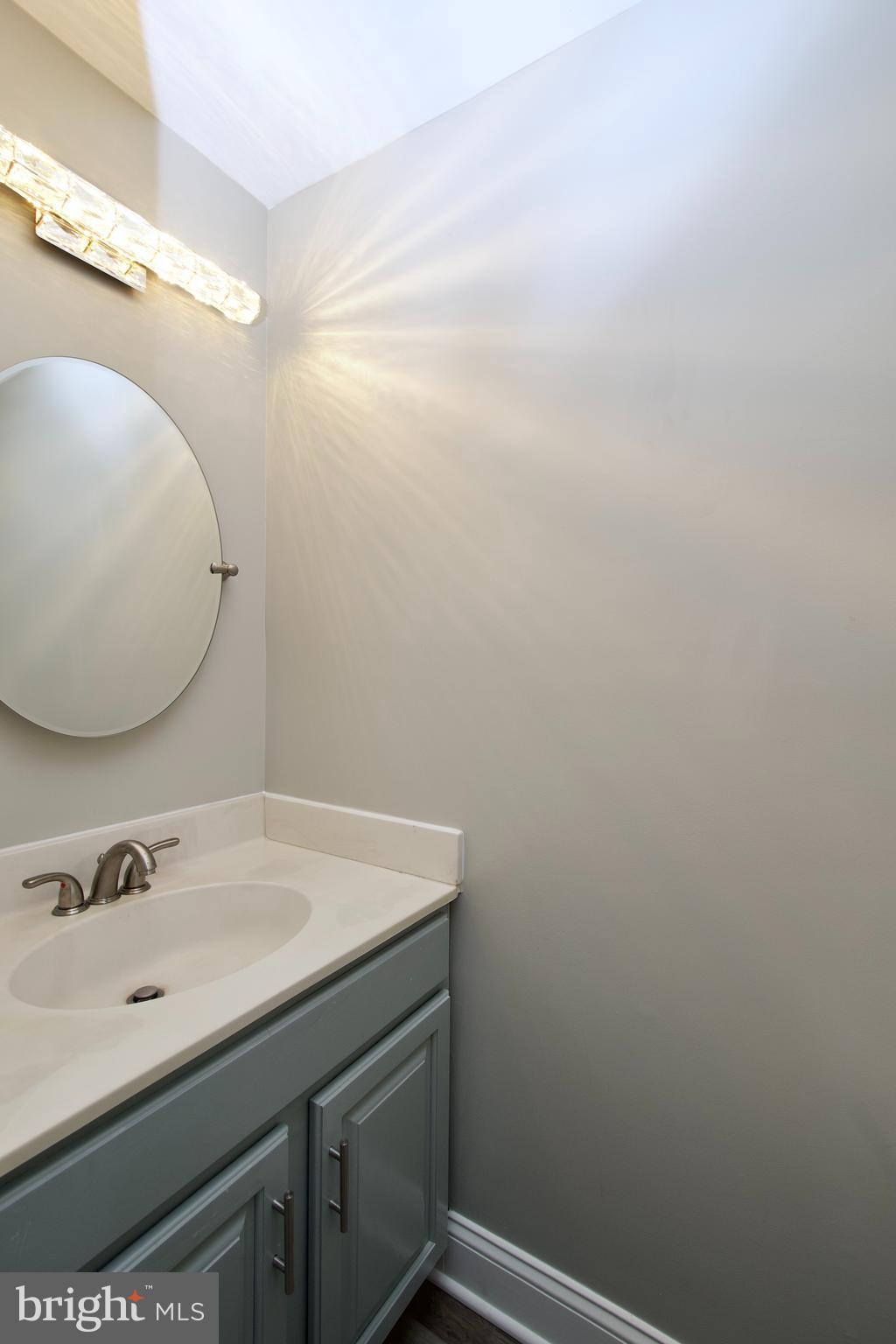 5735 Mason Bluff Drive Burke, VA 22015 - Photo 17 of 43 Hall Bath