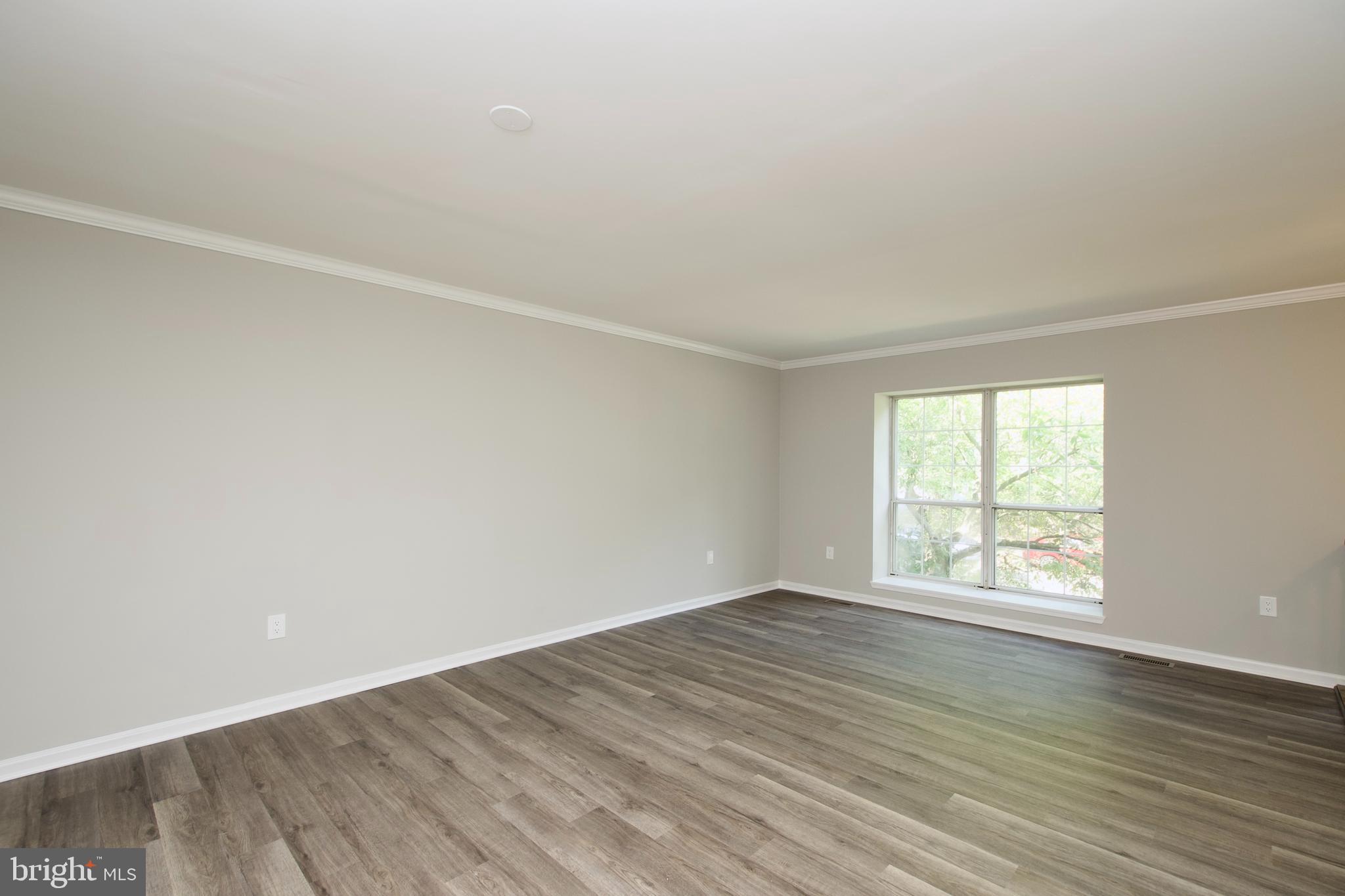 5735 Mason Bluff Drive Burke, VA 22015 - Photo 6 of 43 Living room