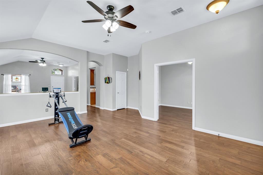 1065 Springhill Drive Saginaw, TX 76179 - Photo 5 of 40