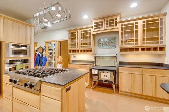 a kitchen that has a lot of cabinets in it