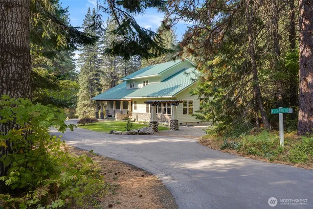 a view of a house with a yard and tree
