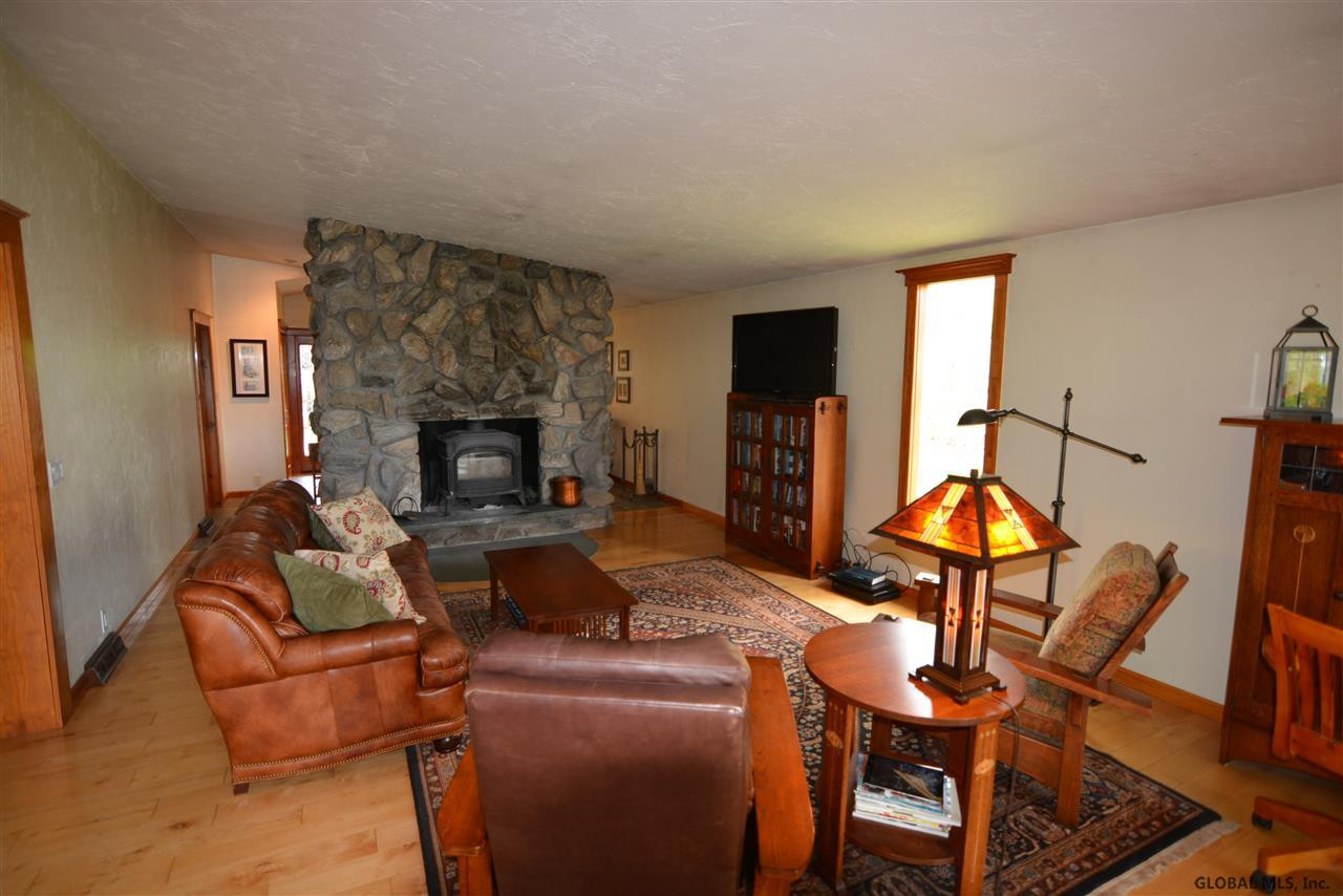 109 Mosher Road Bethlehem, NY 12077 - Photo 4 of 23 Photo 4