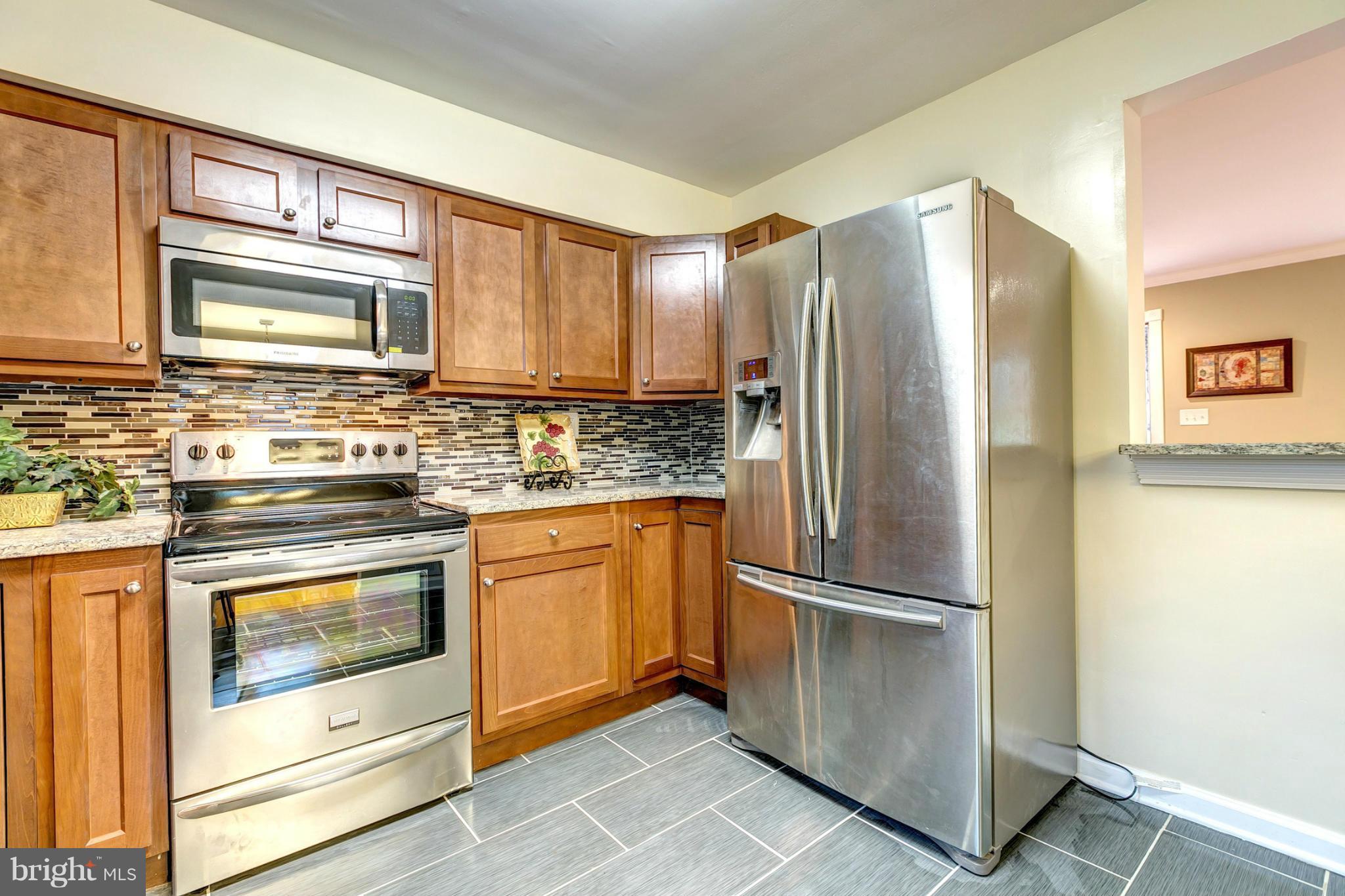 6708 Glenkirk Road Baltimore, MD 21239 - Photo 10 of 30 Stainless Steel Appliances