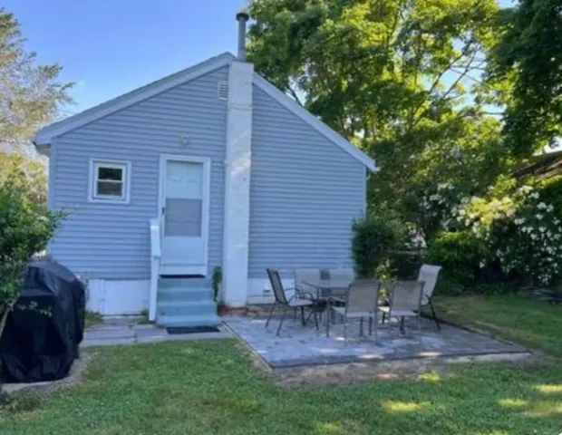 $1,750 | 74 Orchard Avenue, Middletown, RI 02842