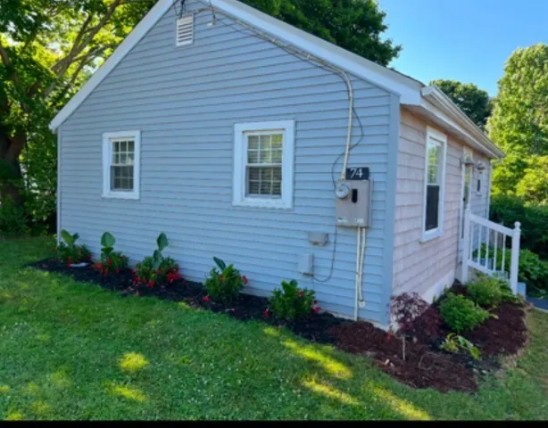 $1,750 | 74 Orchard Avenue, Middletown, RI 02842