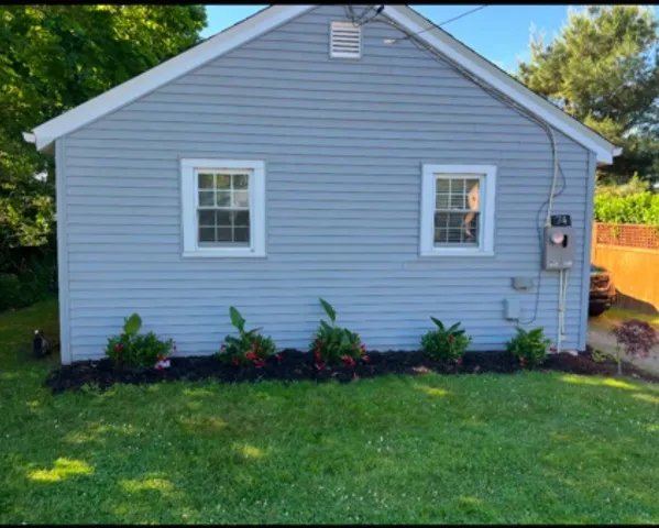 $1,750 | 74 Orchard Avenue, Middletown, RI 02842