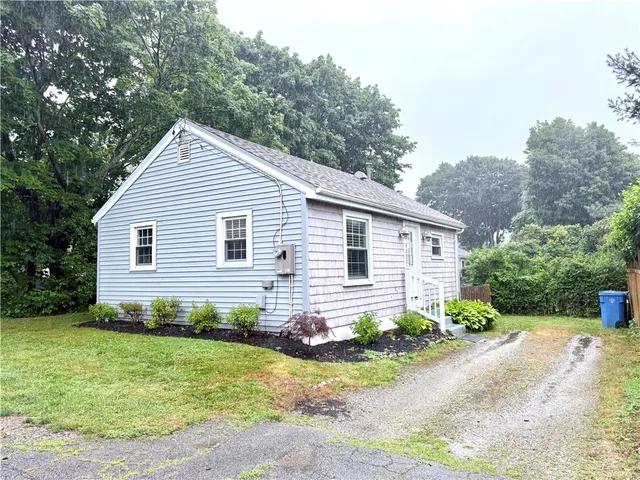 $1,750 | 74 Orchard Avenue, Middletown, RI 02842