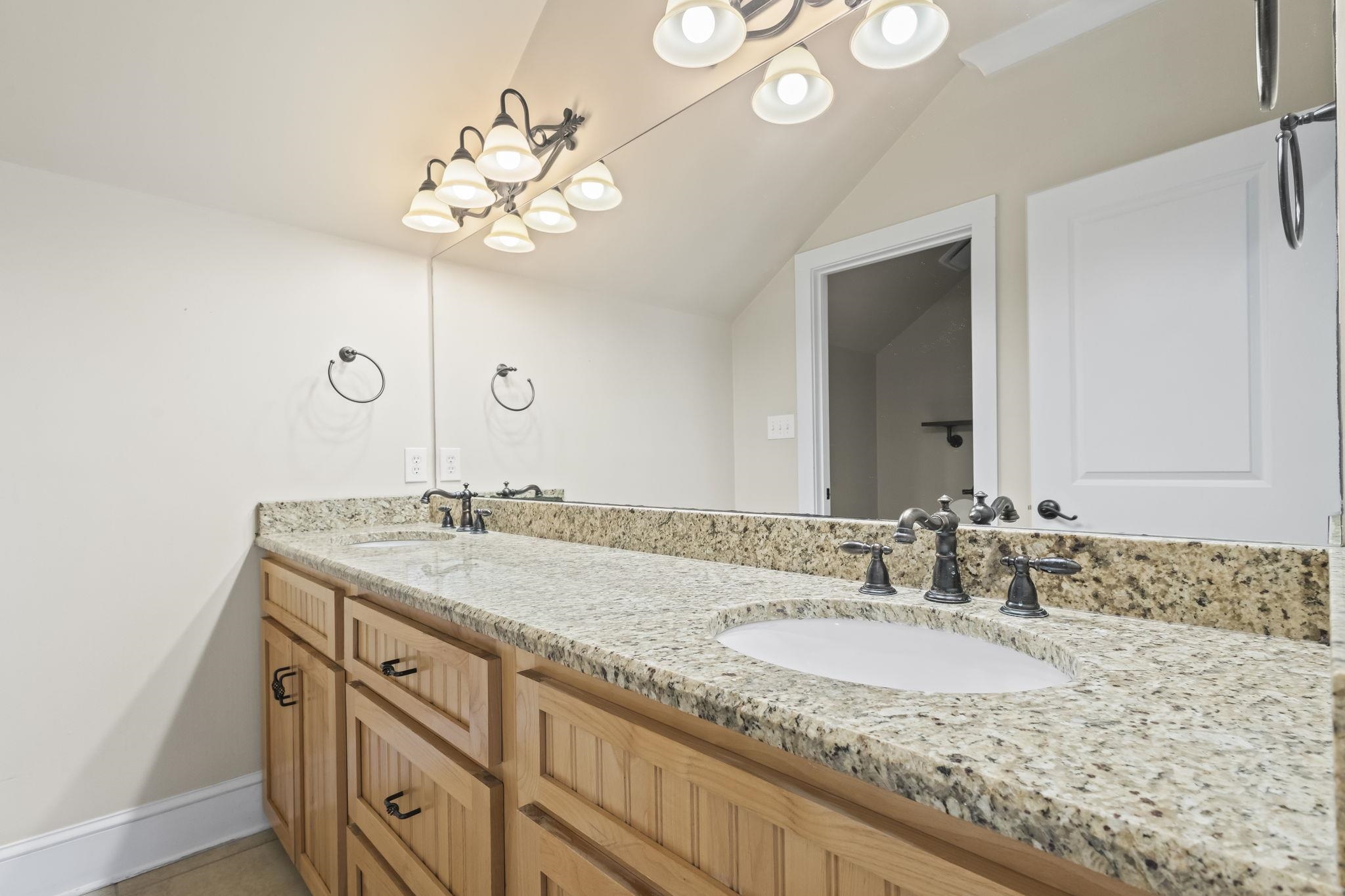 7059 Rocky Rd Loop Gulf Shores, AL 36542 - Photo 33 of 46 Bathroom