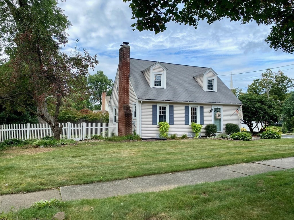 8 Mayfield Street Springfield, MA 01108 - Photo 3 of 30