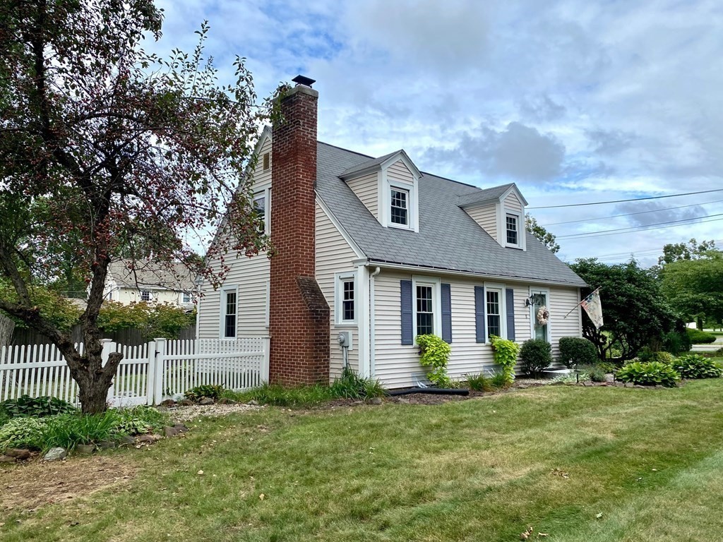 8 Mayfield Street Springfield, MA 01108 - Photo 4 of 30