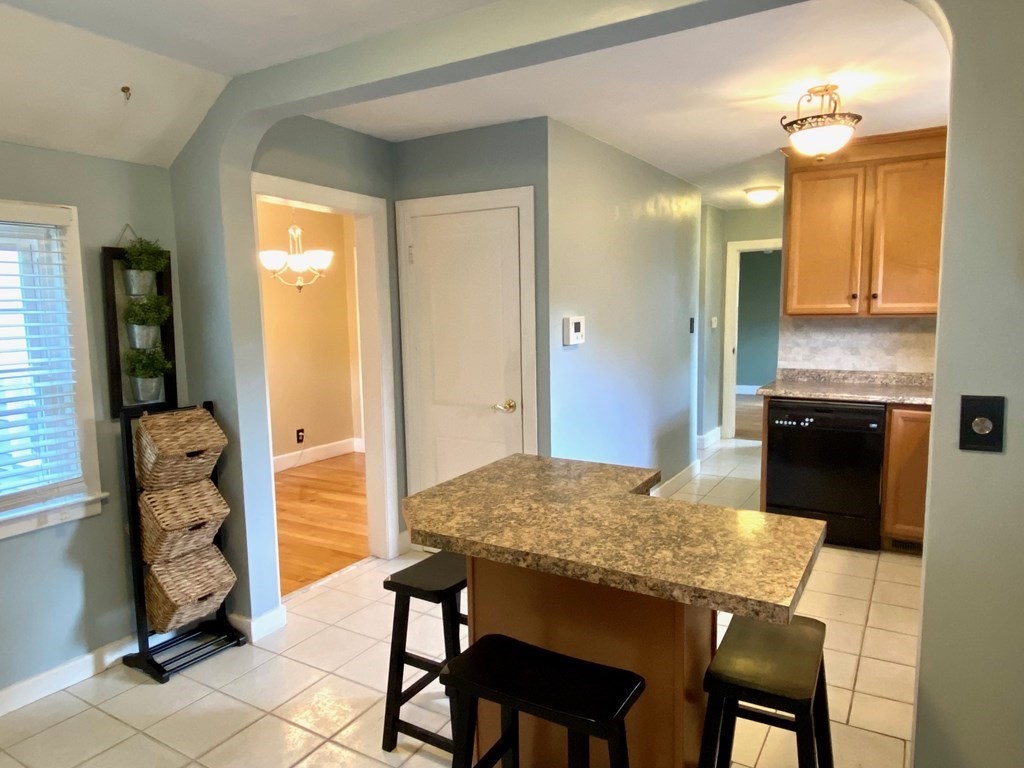 8 Mayfield Street Springfield, MA 01108 - Photo 8 of 30