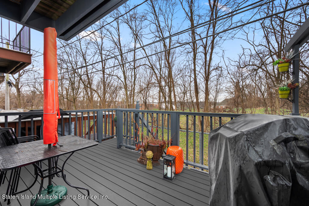 19 Seneca Loop Staten Island, NY 10314 - Photo 12 of 31 12