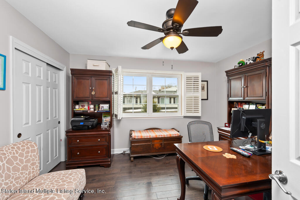 19 Seneca Loop Staten Island, NY 10314 - Photo 13 of 31 13