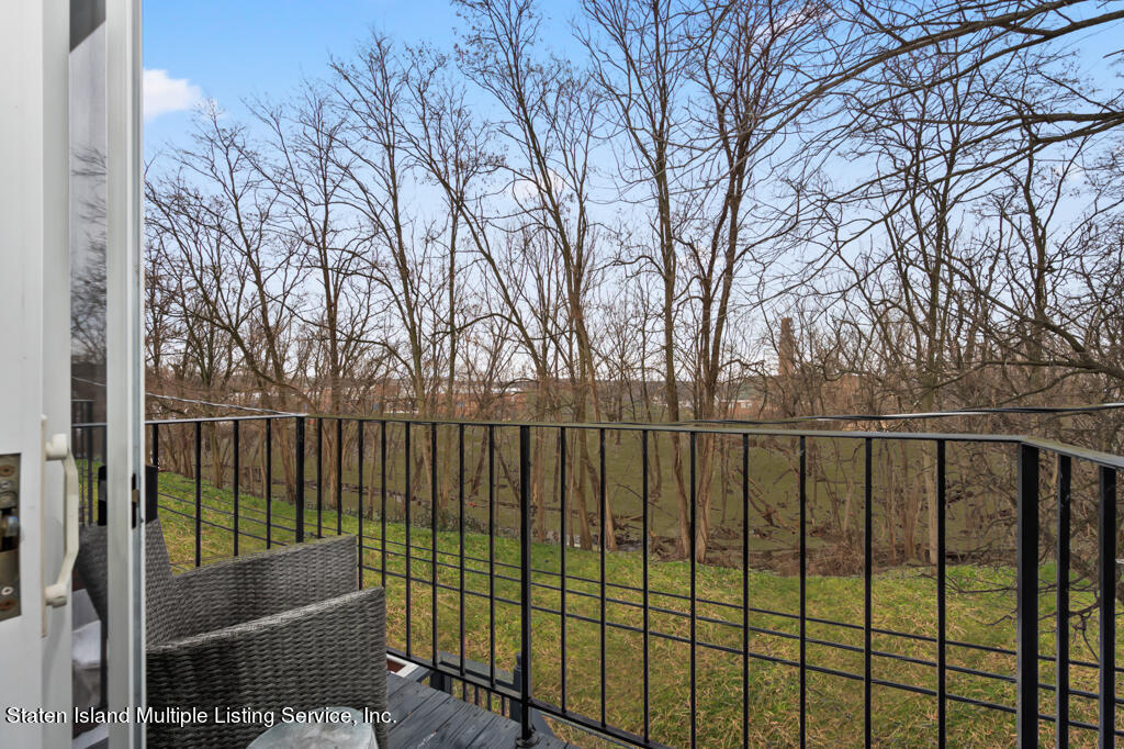 19 Seneca Loop Staten Island, NY 10314 - Photo 16 of 31 16