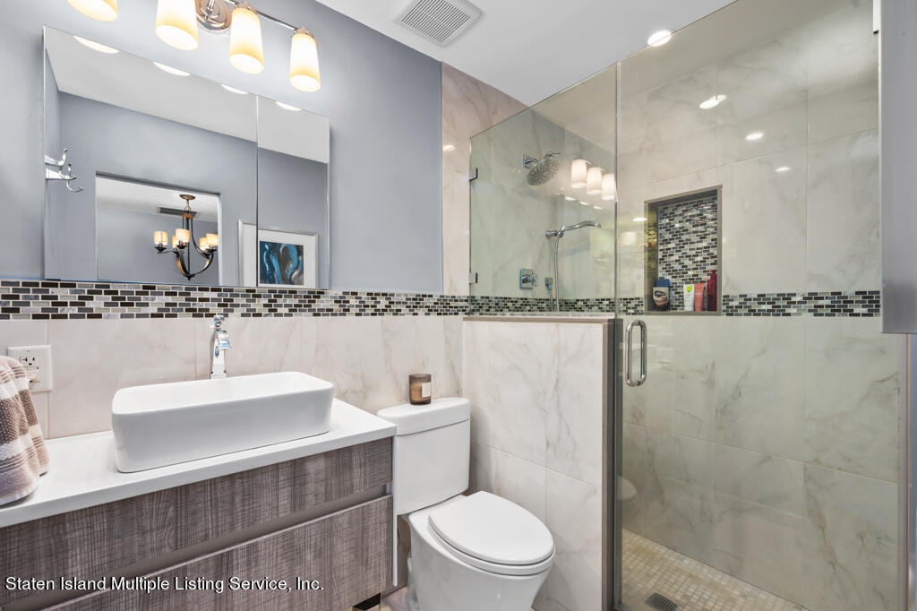 19 Seneca Loop Staten Island, NY 10314 - Photo 18 of 31 18