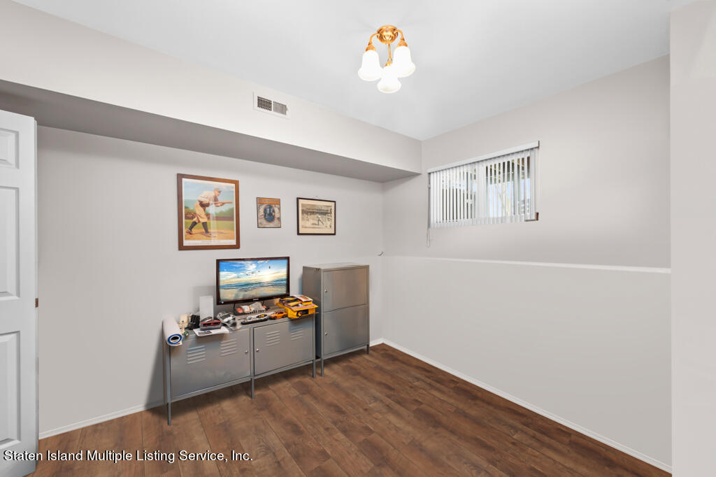 19 Seneca Loop Staten Island, NY 10314 - Photo 19 of 31 19