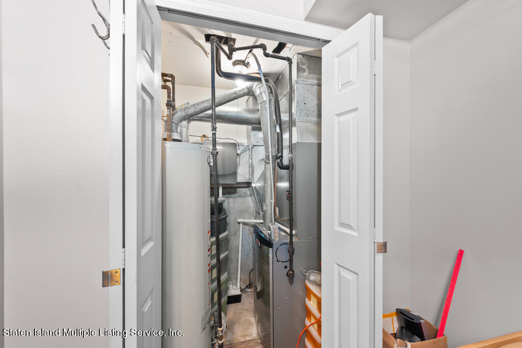 19 Seneca Loop Staten Island, NY 10314 - Photo 22 of 31 22