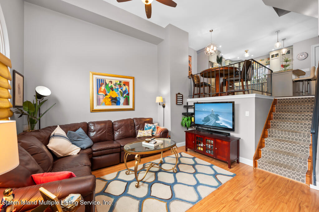 19 Seneca Loop Staten Island, NY 10314 - Photo 4 of 31 4