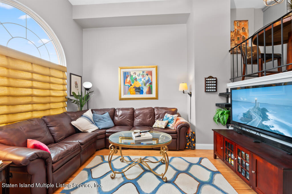 19 Seneca Loop Staten Island, NY 10314 - Photo 5 of 31 5