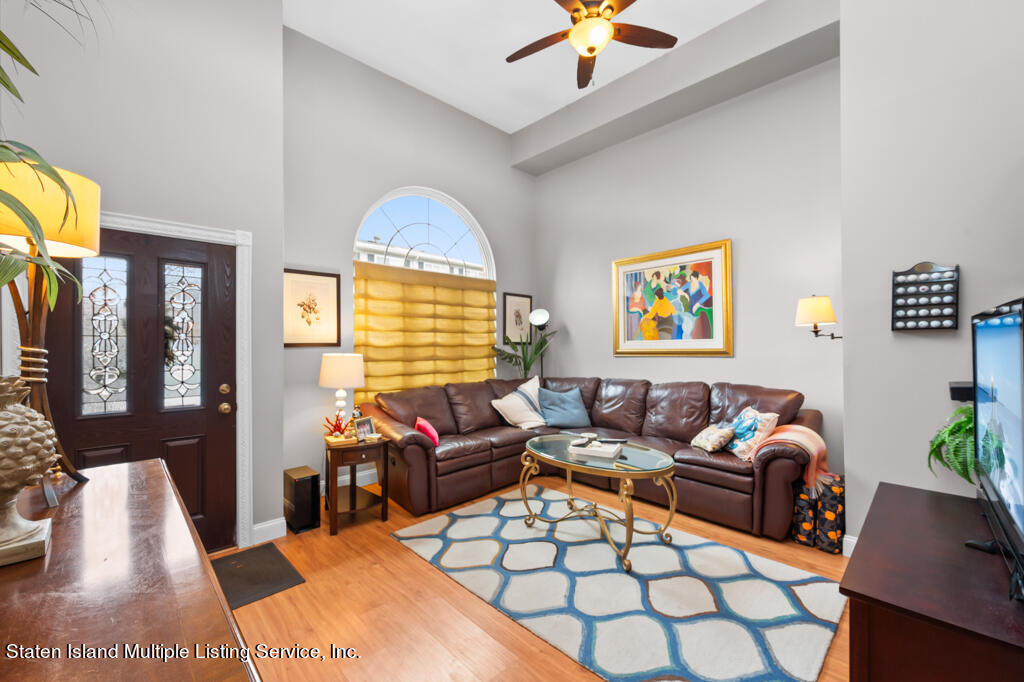 19 Seneca Loop Staten Island, NY 10314 - Photo 6 of 31 6