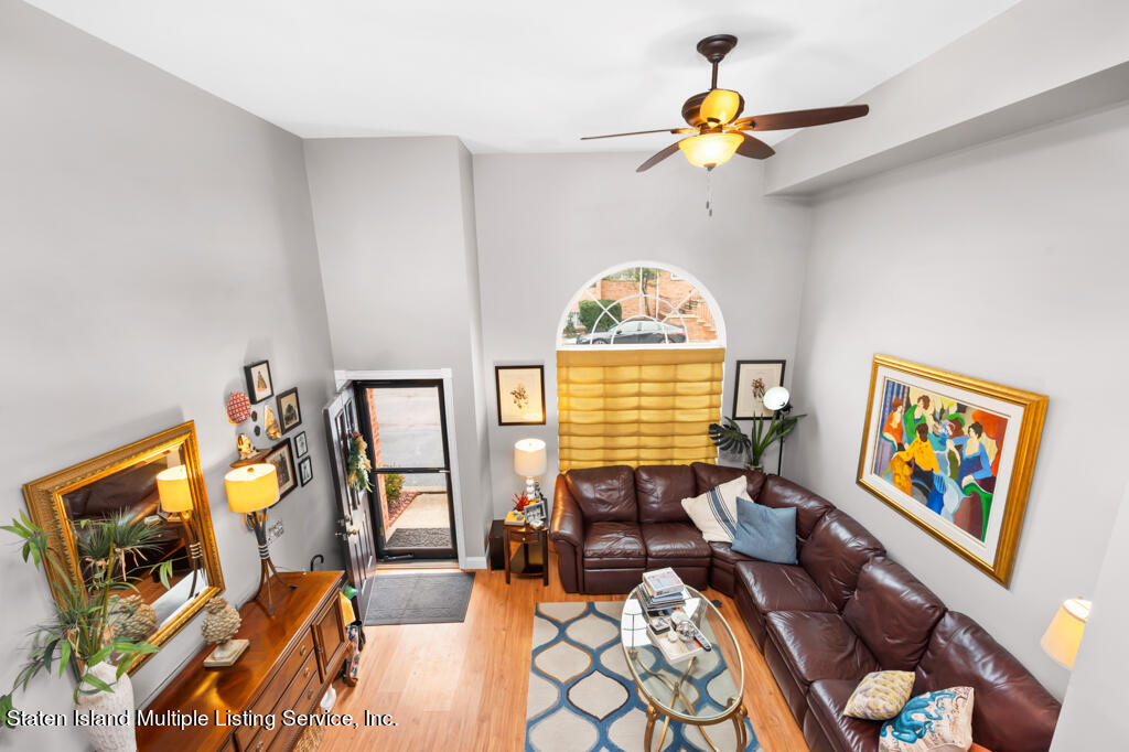 19 Seneca Loop Staten Island, NY 10314 - Photo 7 of 31 7