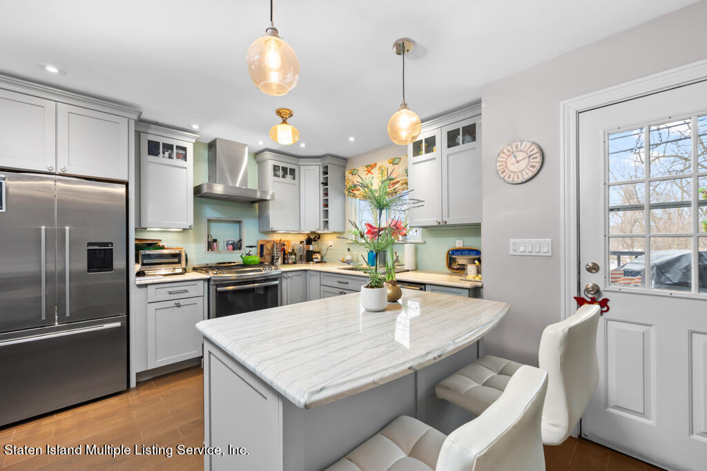 19 Seneca Loop Staten Island, NY 10314 - Photo 8 of 31 8