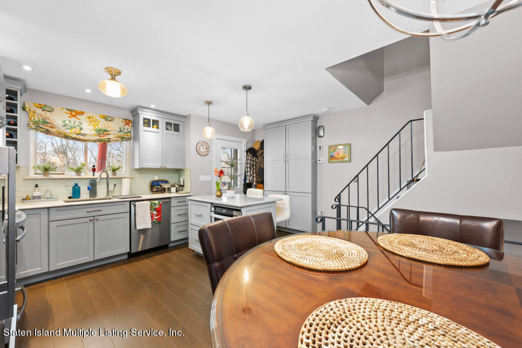 19 Seneca Loop Staten Island, NY 10314 - Photo 10 of 31 10