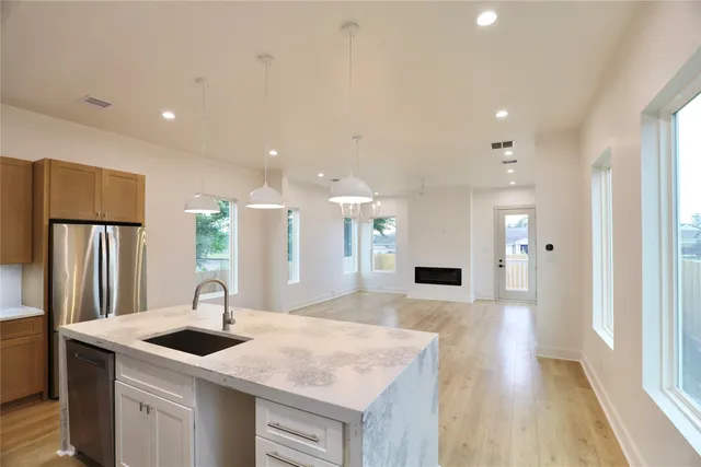 $3,000 | 510 East 37th Street, Houston, TX 77022