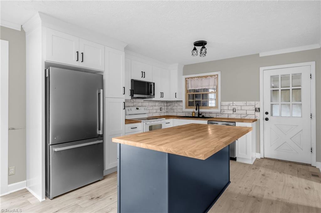 871 Gold Hill Road Madison, NC 27025 - Photo 13 of 38 Kitchen