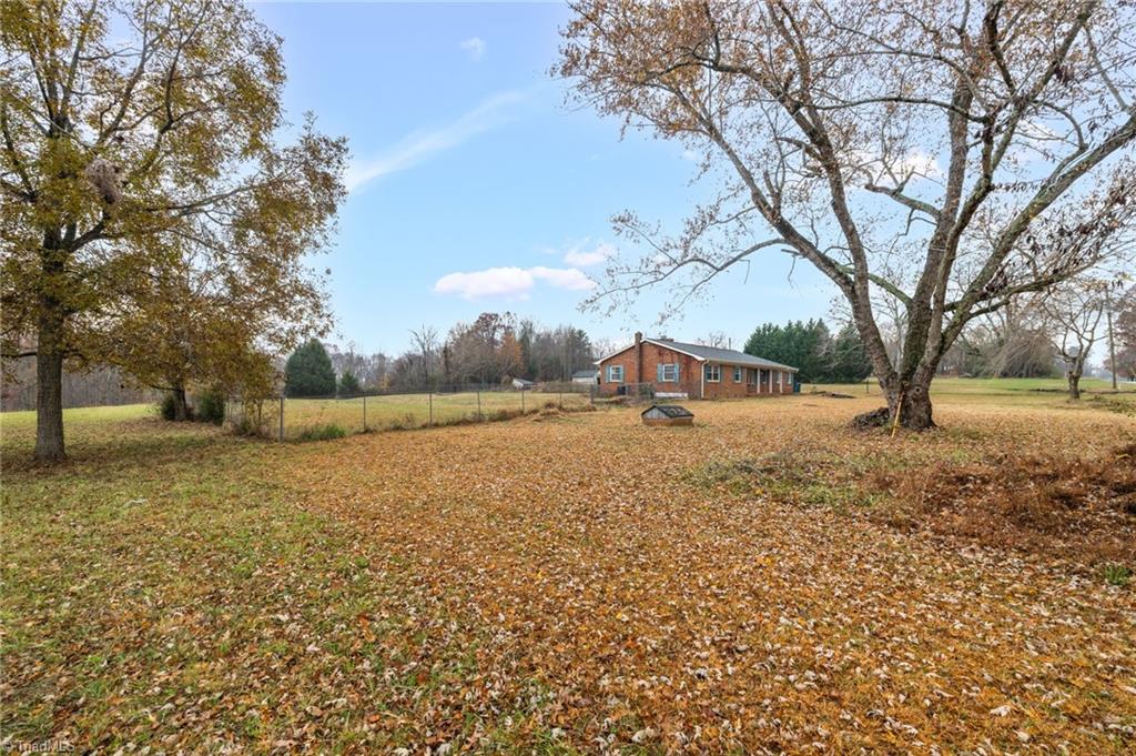 871 Gold Hill Road Madison, NC 27025 - Photo 5 of 38