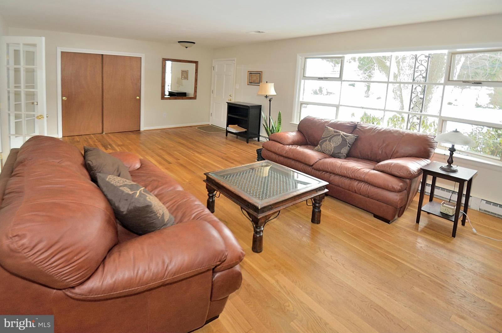 309 Dry Mill Road Southwest Leesburg, VA 20175 - Photo 3 of 22 Living Room