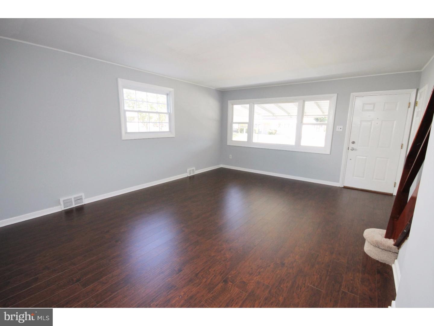 128 Beechwood Road Brookhaven, PA 19015 - Photo 5 of 20 Living Room