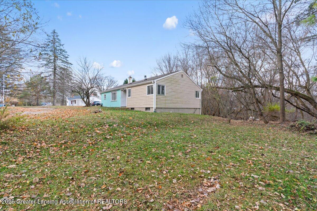 1581 West State Road Lansing, MI 48906 - Photo 4 of 28 04-Media Jett - 22