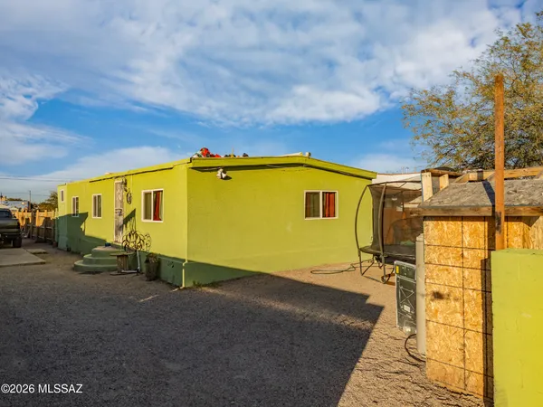 a view of a back yard of the house