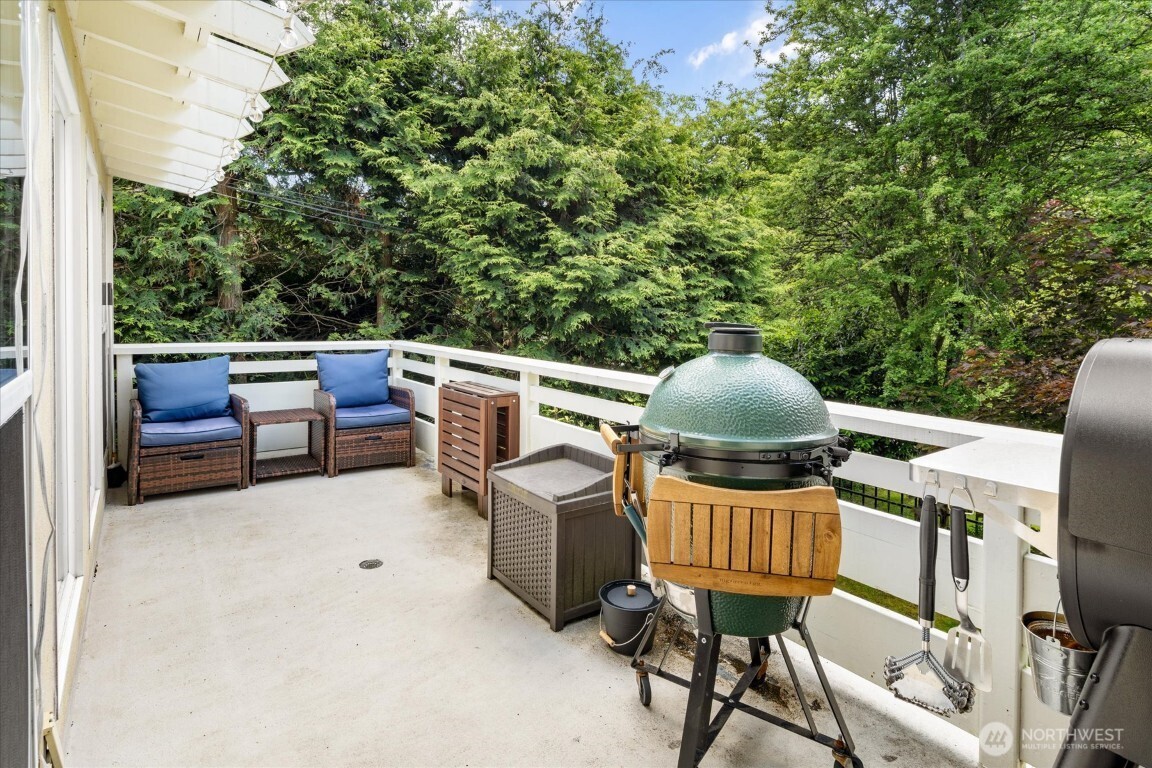 1724 26th Avenue Seattle, WA 98122 - Photo 18 of 28 a view of a patio with a table and chairs