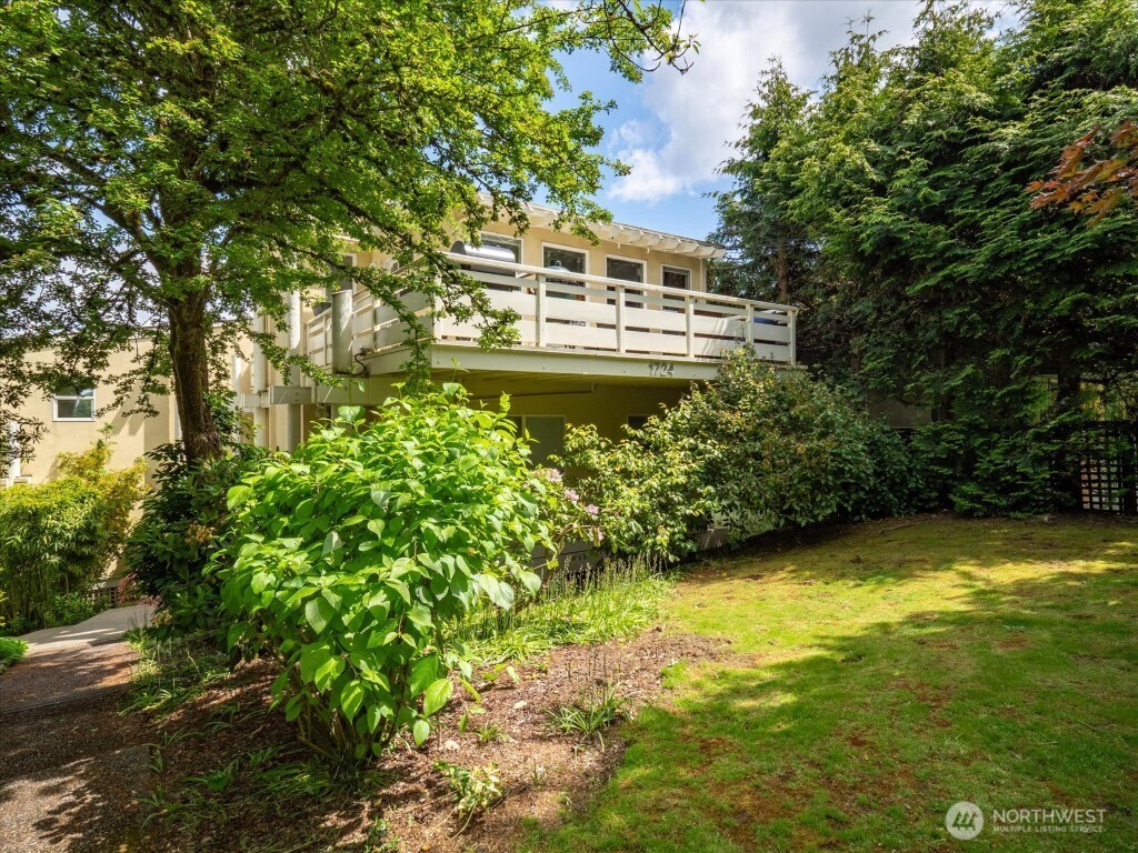 1724 26th Avenue Seattle, WA 98122 - Photo 2 of 28